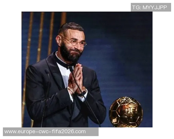 足球场上的魅力逆转她的男装扮演与真实自我的碰撞 足球场上的魅力逆转她的男装扮演与真实自我的碰撞