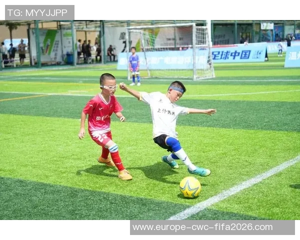 足球小将大友的成长之路与绿茵场上的精彩瞬间回顾